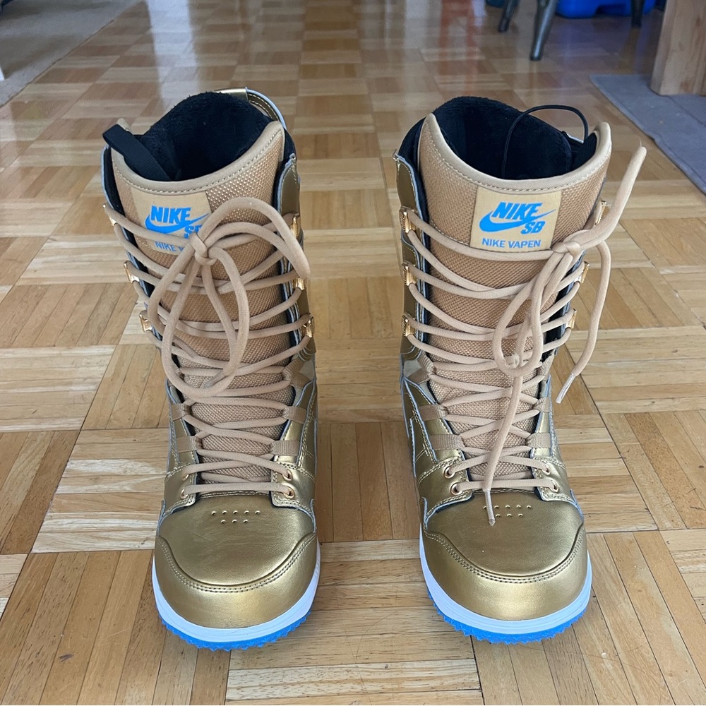 Nike Snowboard Boots women’s size 7